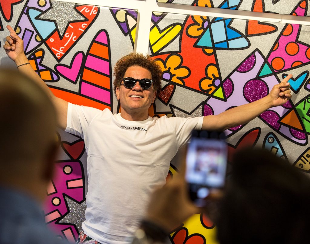 Romero Britto visita la Galleria Deodato Arte di Como